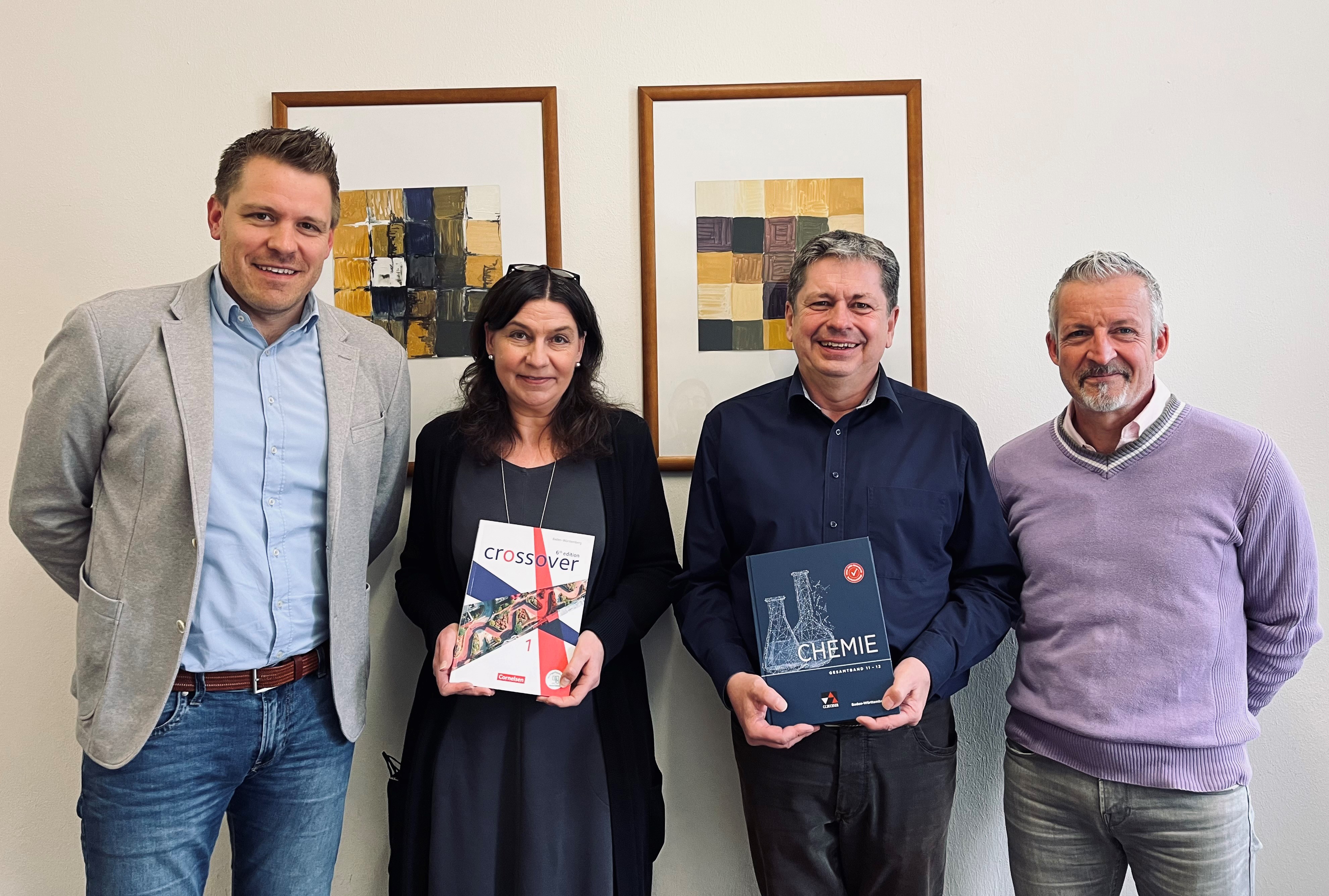 von links nach rechts:  Seminarleiter Jan Wischmann, Alexandra Köpf, Jochen Krüger, Abteilungsleiter Axel Goy