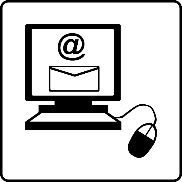 Symbol eines Computers mit einem Briefumschlag