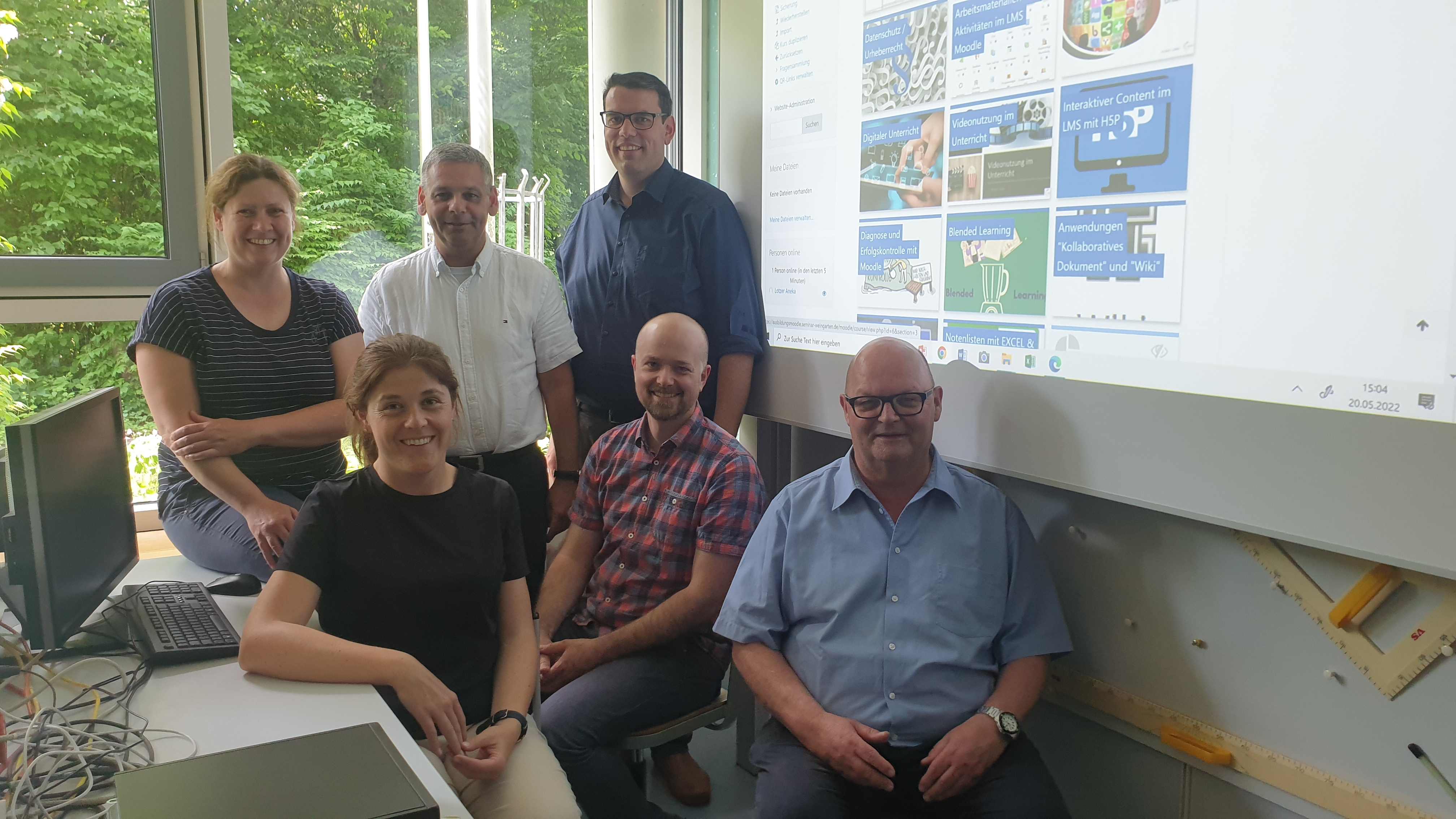 Gruppenfoto der Teilnehmerinnen und Teilnehmer